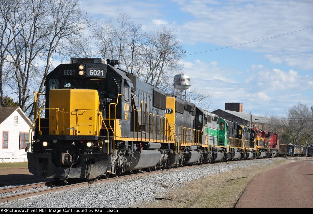 Westbound manifest eases over the diamond